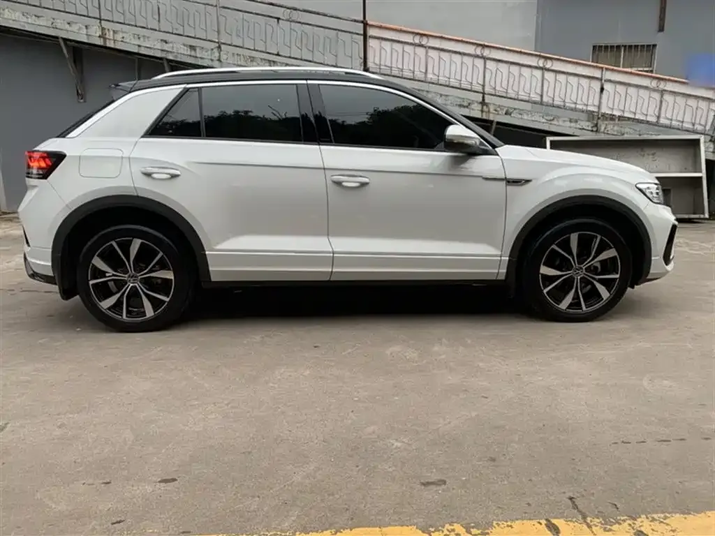 Volkswagen T-Roc — фото 9