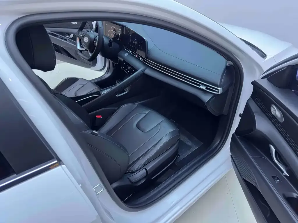 Hyundai Elantra 2022 из CN, фото 10