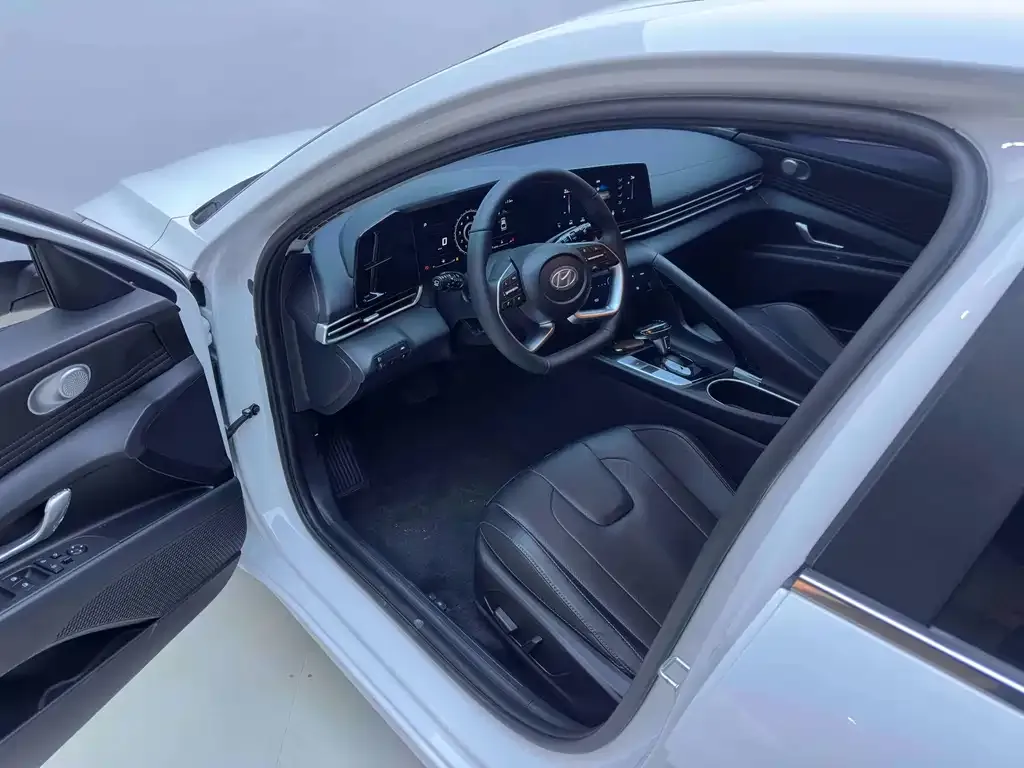 Hyundai Elantra 2022 из CN, фото 8