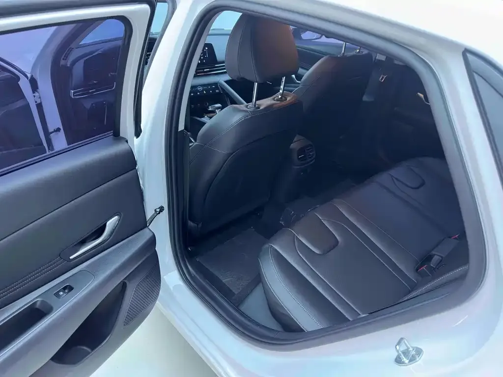 Hyundai Elantra 2022 из CN, фото 9