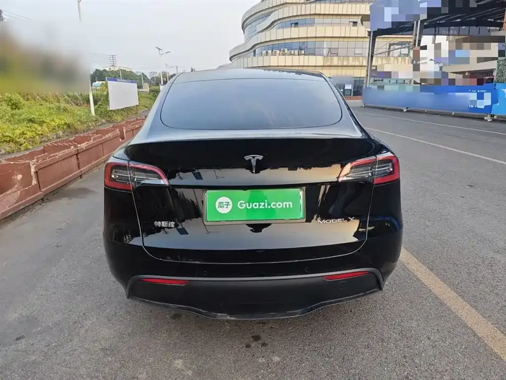 Tesla Model Y — фото 6
