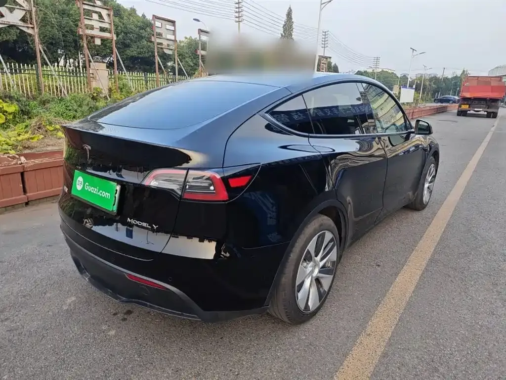 Tesla Model Y — фото 7