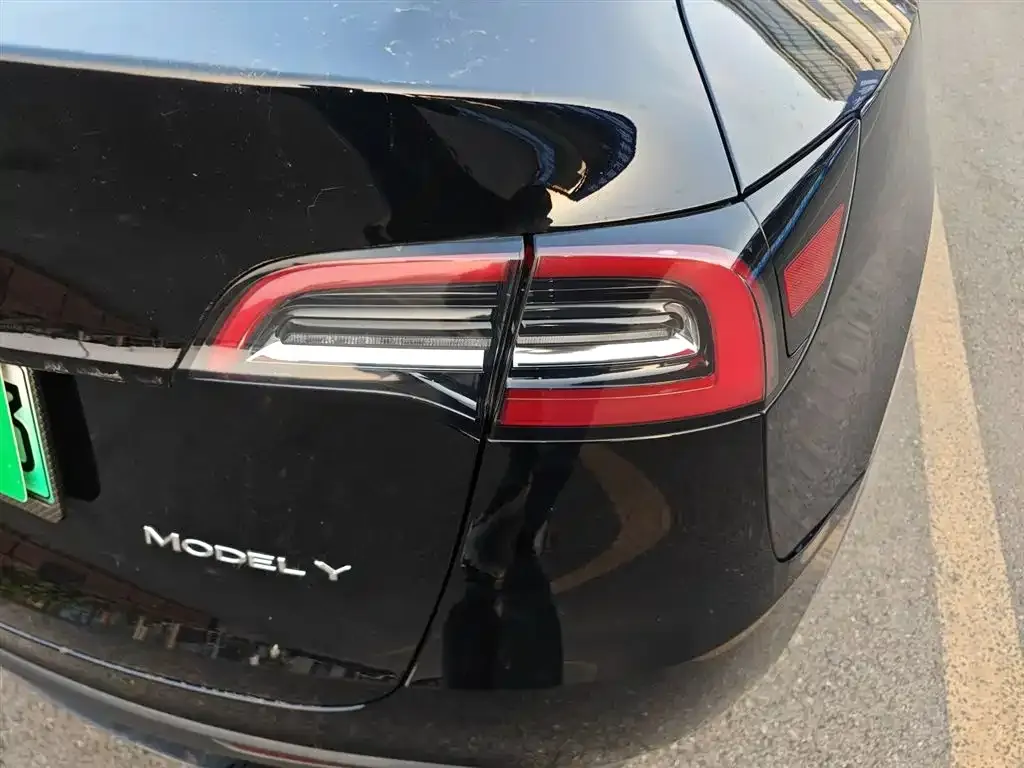 Tesla Model Y — фото 8
