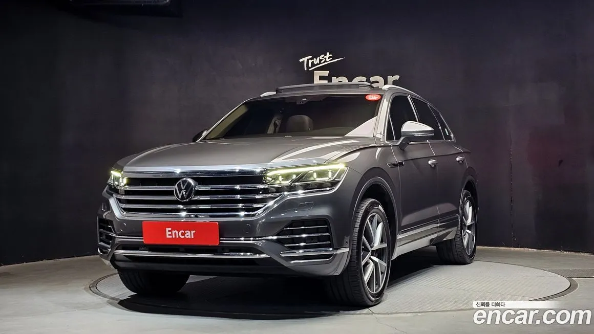 Volkswagen Touareg — фото 1