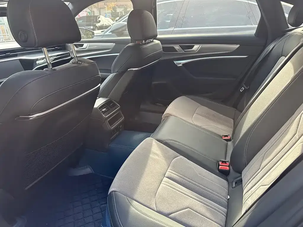 Audi A6L 2023 из CN, фото 4