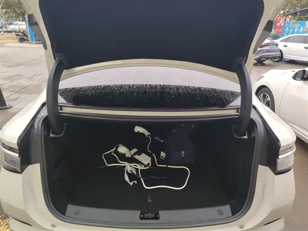 BYD Seal 07 DM-i — фото 9