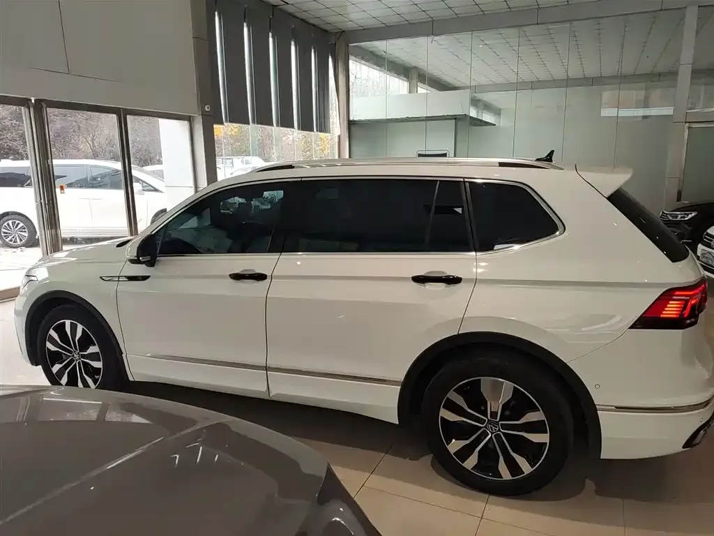 Volkswagen Tiguan L 2024 из CN, фото 5