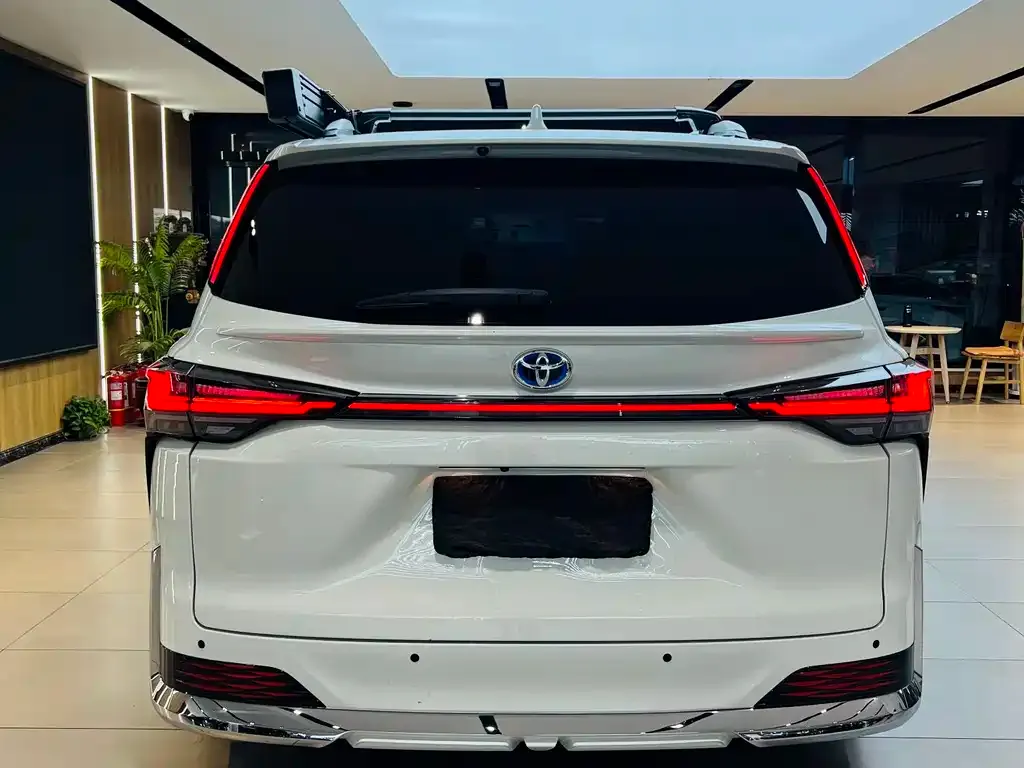 Toyota Sienna 2024 из CN, фото 4