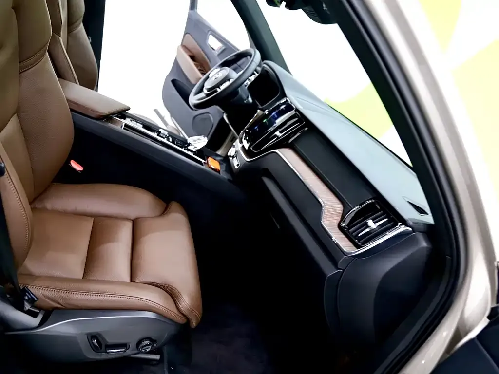Volvo XC60 2023 из CN, фото 8
