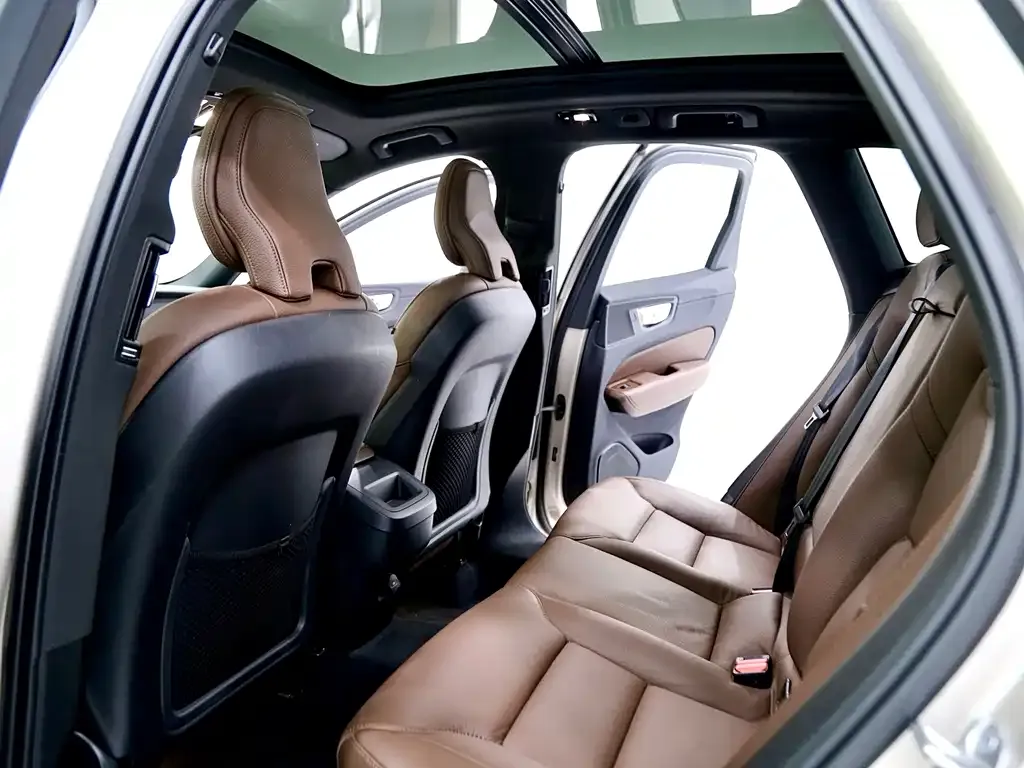 Volvo XC60 2023 из CN, фото 9