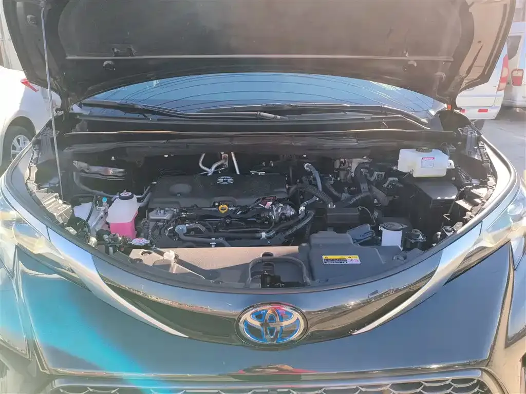 Toyota Granvia — фото 10