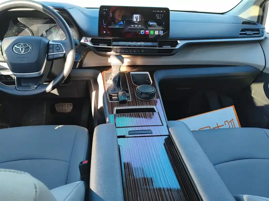 Toyota Granvia — фото 6