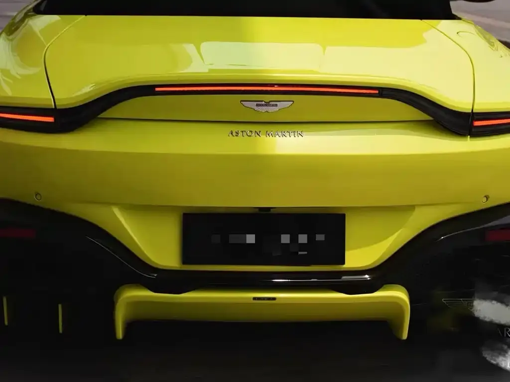 Aston Martin V8 Vantage 2021 из CN, фото 4