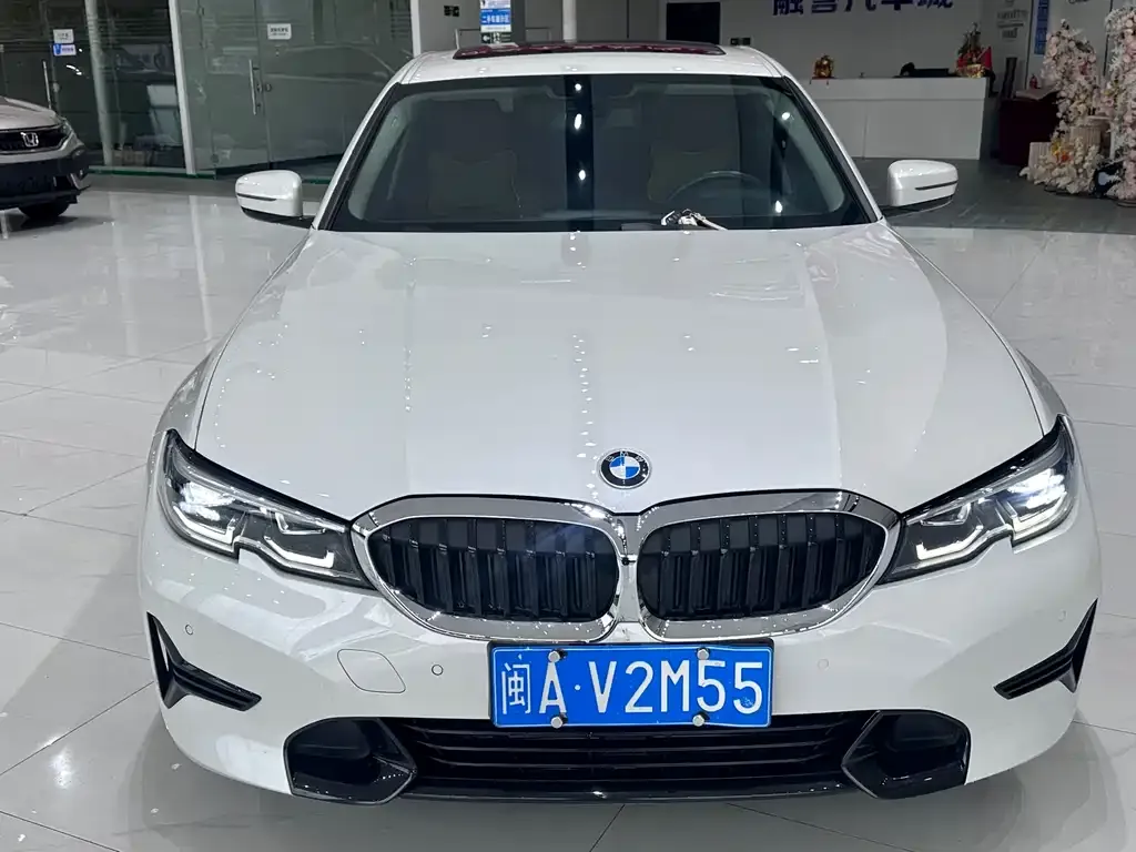 BMW 3 Series 2022 из CN, фото 2