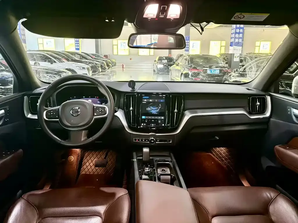 Volvo XC60 2023 из CN, фото 4