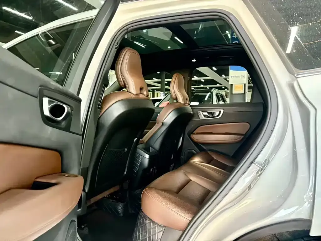 Volvo XC60 2023 из CN, фото 6
