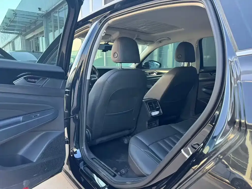Volkswagen Passat 2023 из CN, фото 3