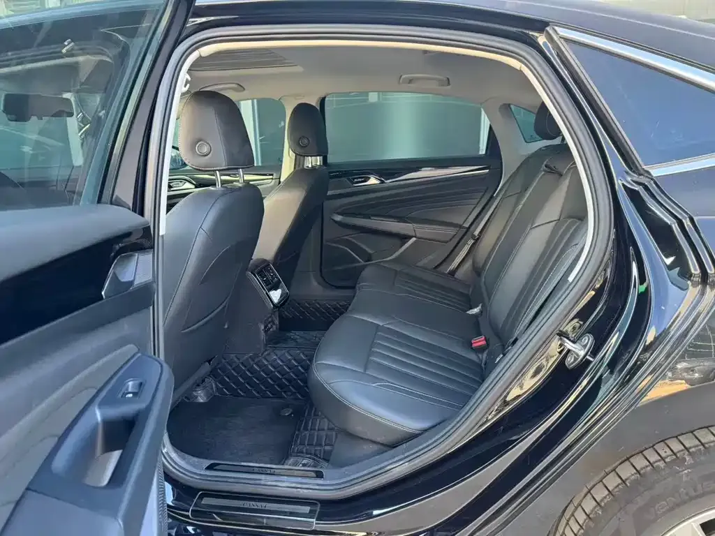 Volkswagen Passat 2023 из CN, фото 7