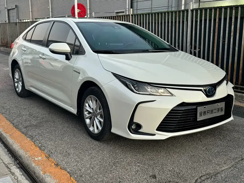 Toyota Corolla — фото 3