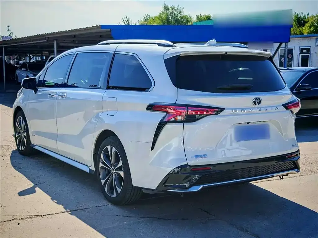 Toyota Granvia 2024 из CN, фото 6