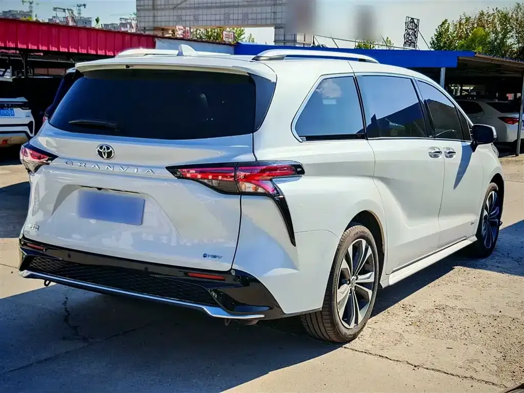 Toyota Granvia 2024 из CN, фото 8