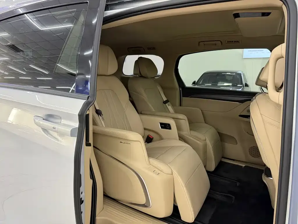 Buick GL8 Hybrid — фото 9