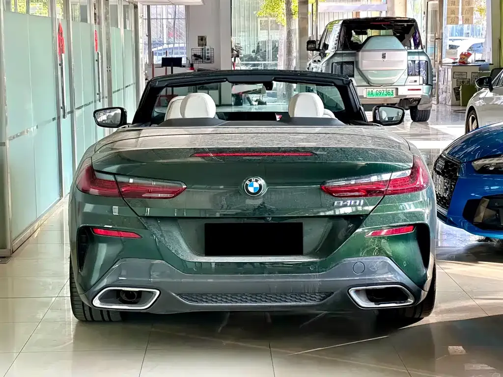 BMW 8 Series — фото 6