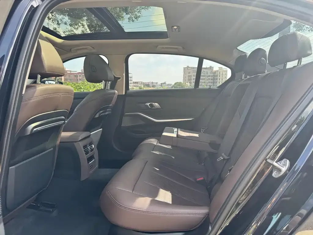 BMW 3 Series 2022 из CN, фото 9