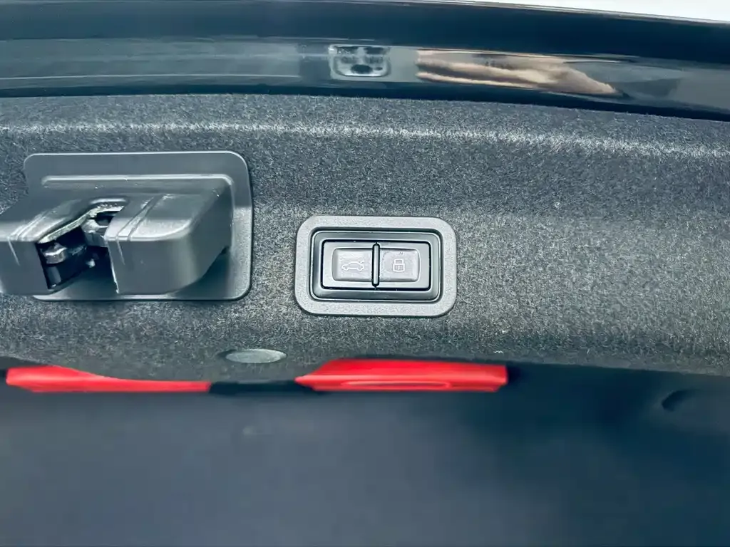 Audi A6L 2023 из CN, фото 10