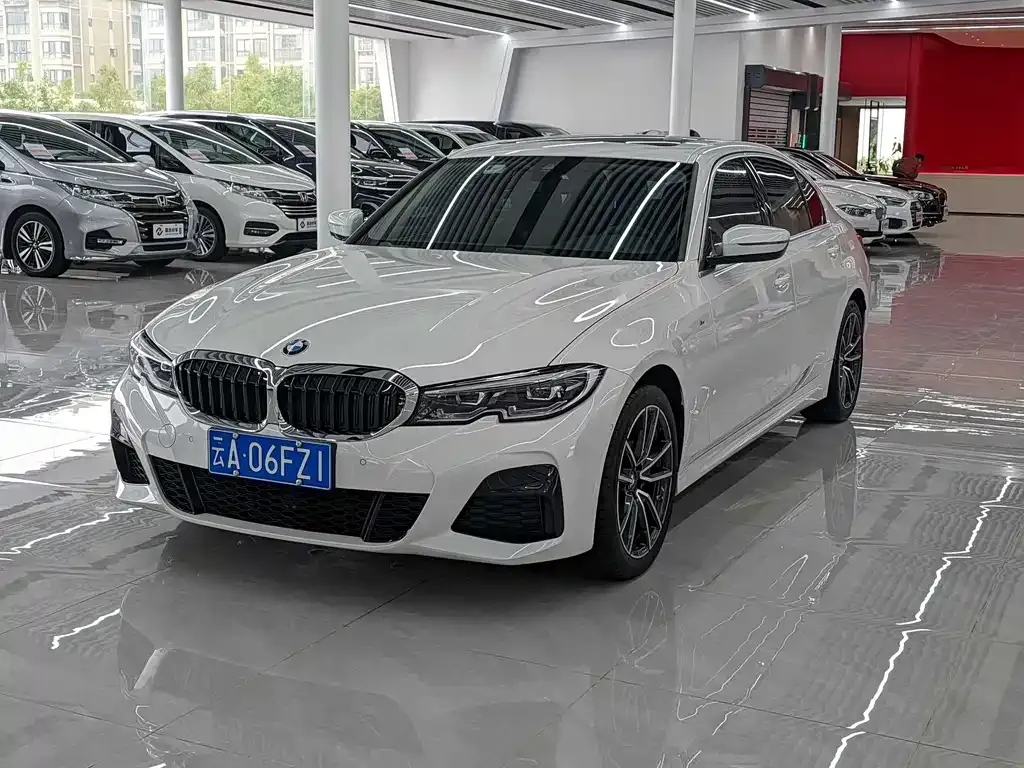 BMW 3 Series 2022 из CN, фото 1