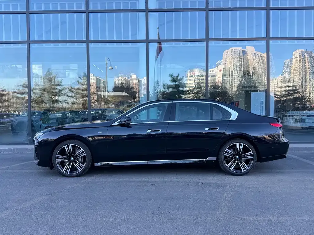 BMW 7 Series 2024 из CN, фото 3