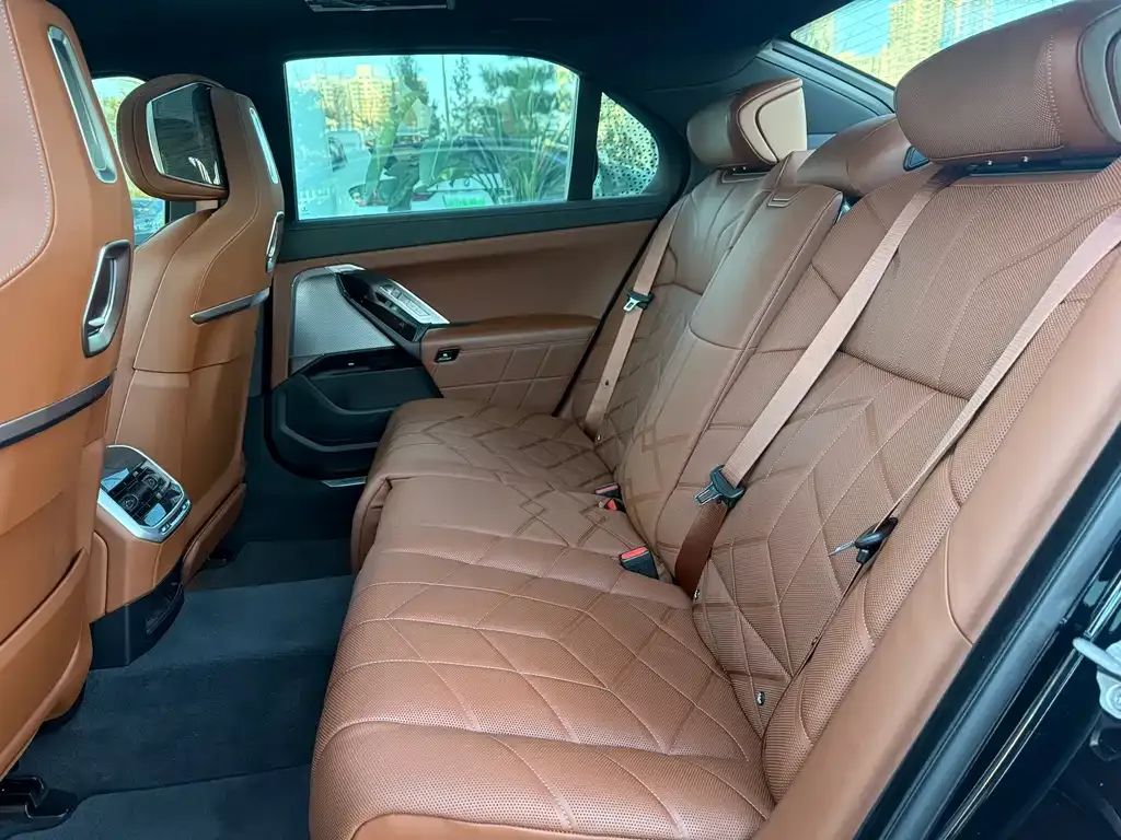 BMW 7 Series 2024 из CN, фото 6