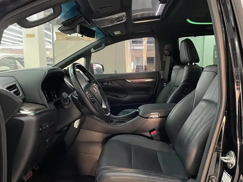 Toyota Vellfire 2023 из CN, фото 8