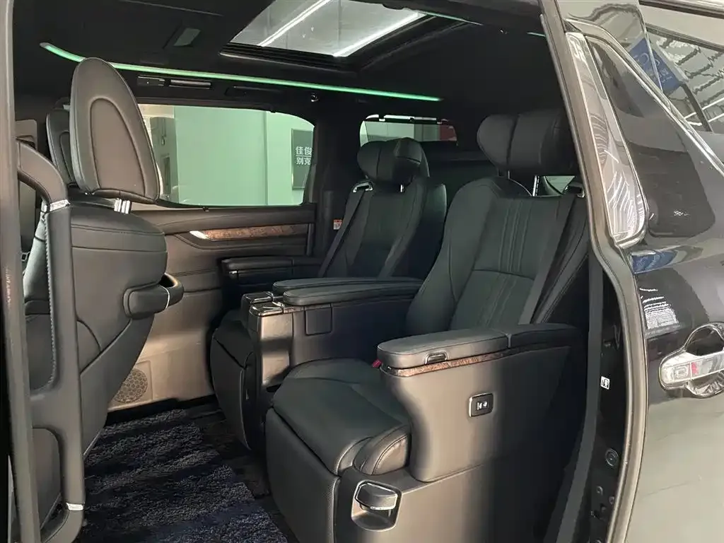Toyota Vellfire 2023 из CN, фото 9