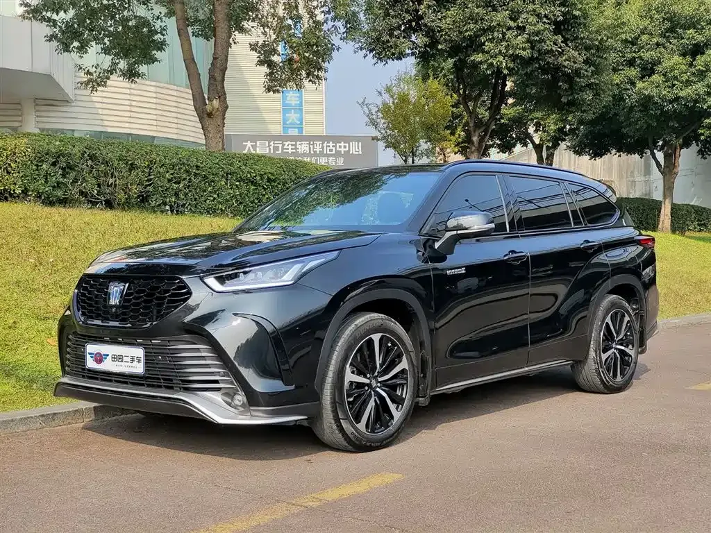 Toyota Crown Kluger 2023 из CN, фото 1