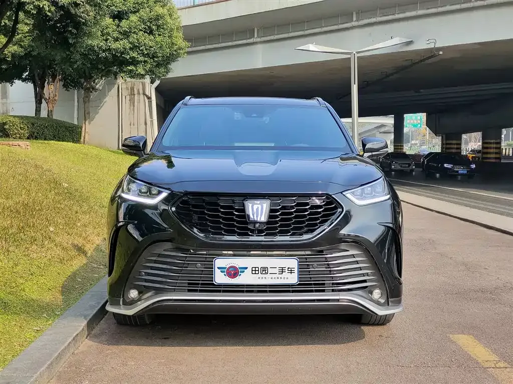 Toyota Crown Kluger 2023 из CN, фото 2