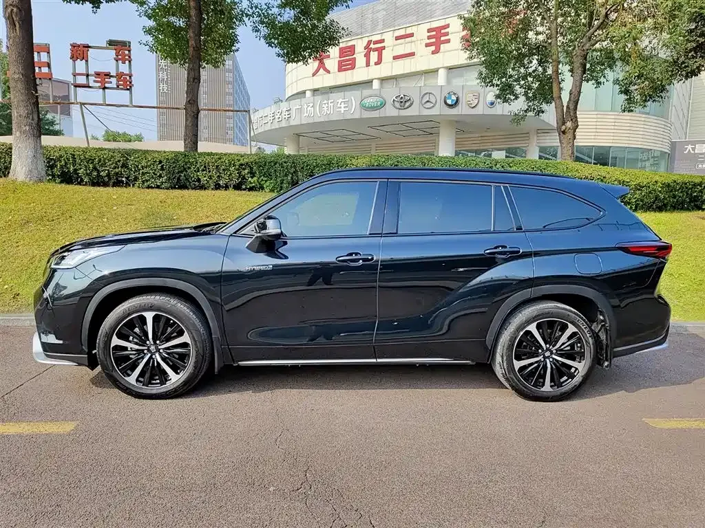 Toyota Crown Kluger 2023 из CN, фото 3