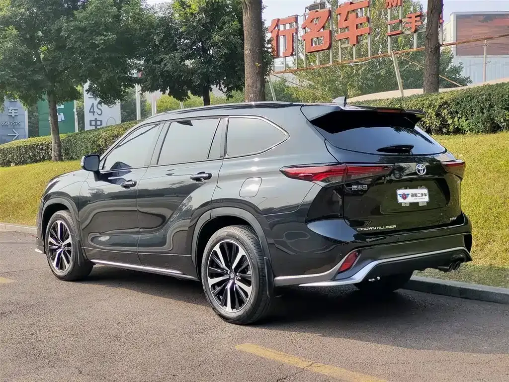 Toyota Crown Kluger 2023 из CN, фото 4