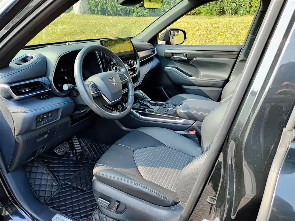 Toyota Crown Kluger 2023 из CN, фото 7