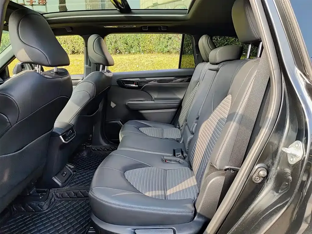 Toyota Crown Kluger 2023 из CN, фото 8