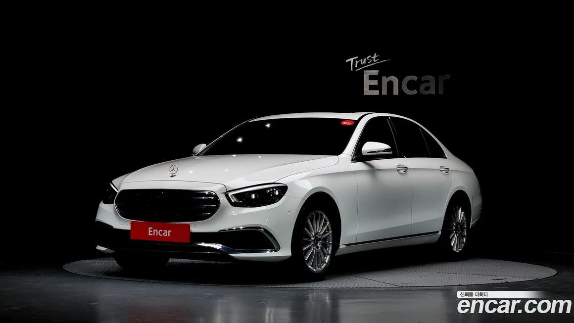 Mercedes-Benz E-Class — фото 1