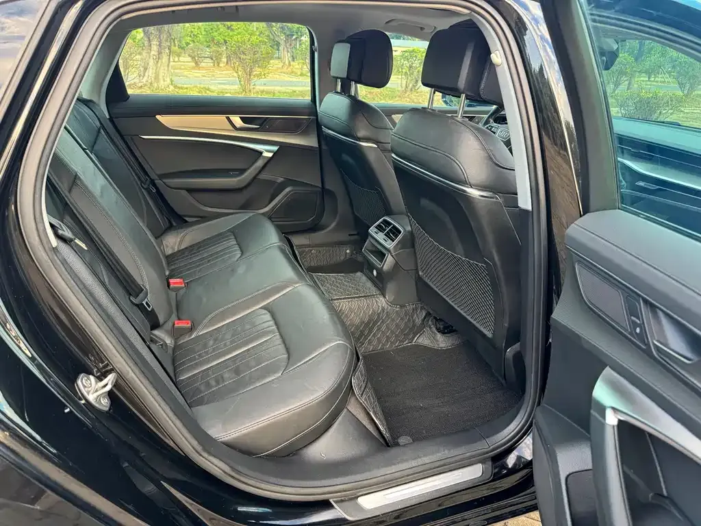Audi A6L 2022 из CN, фото 10