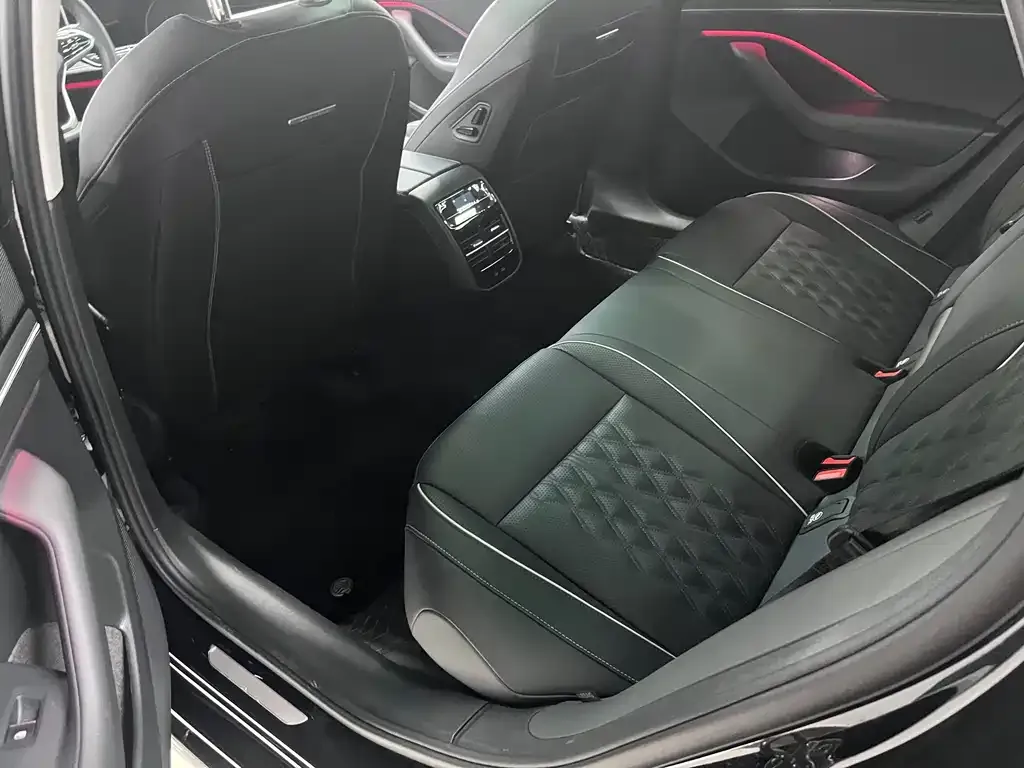 Volkswagen Magotan 2025 из CN, фото 10