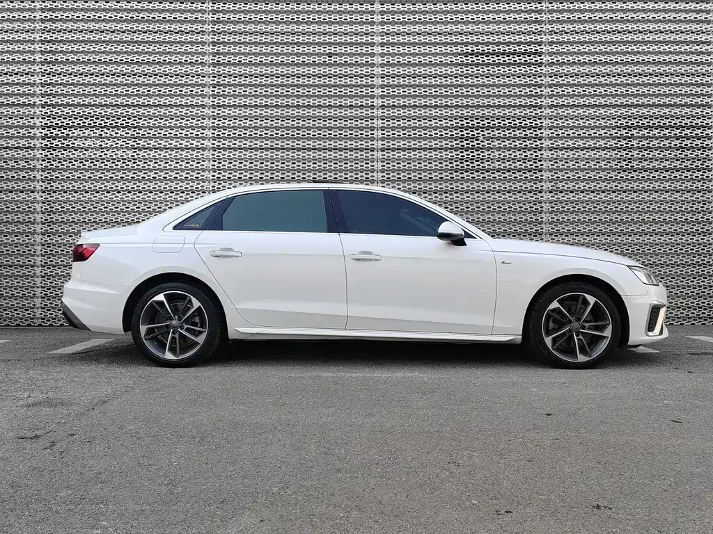 Audi A4L 2021 из CN, фото 3