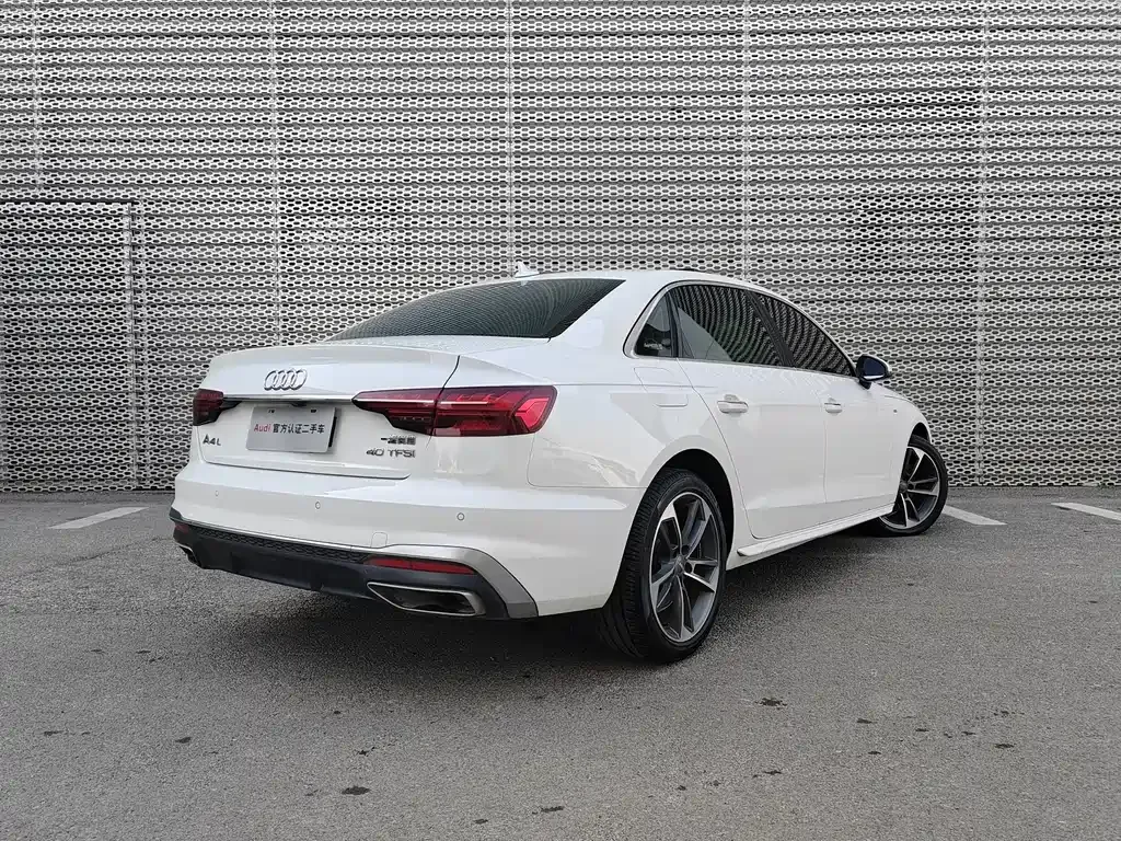 Audi A4L 2021 из CN, фото 9