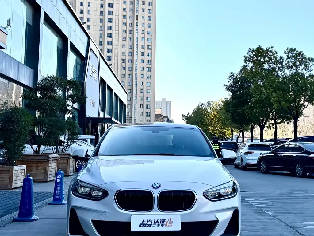BMW 1 Series 2021 из CN, фото 2