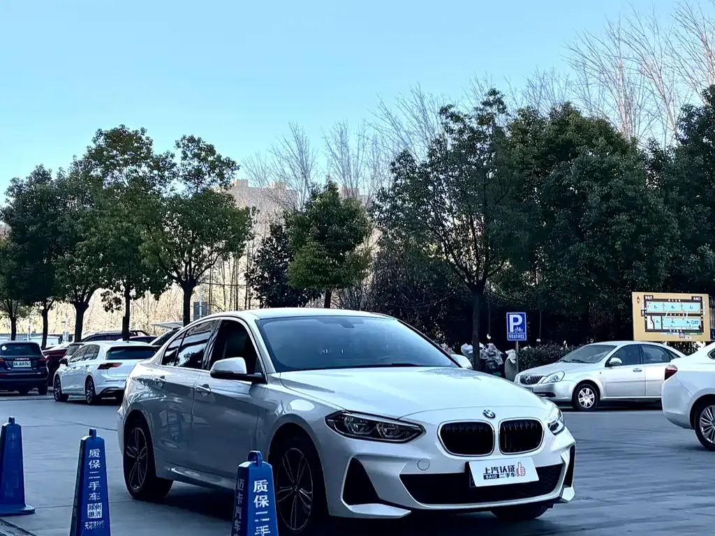 BMW 1 Series 2021 из CN, фото 3