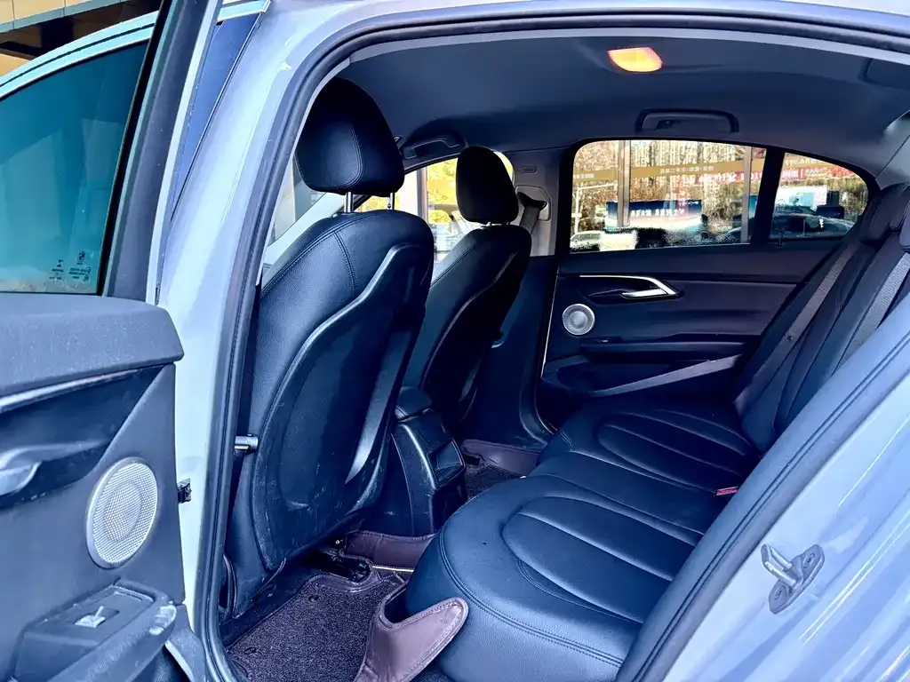 BMW 1 Series 2021 из CN, фото 8