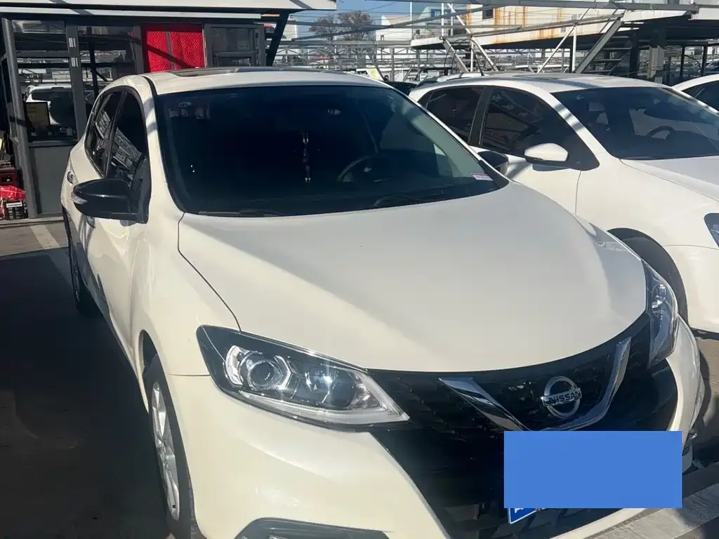 Nissan Tiida 2022 из CN, фото 2