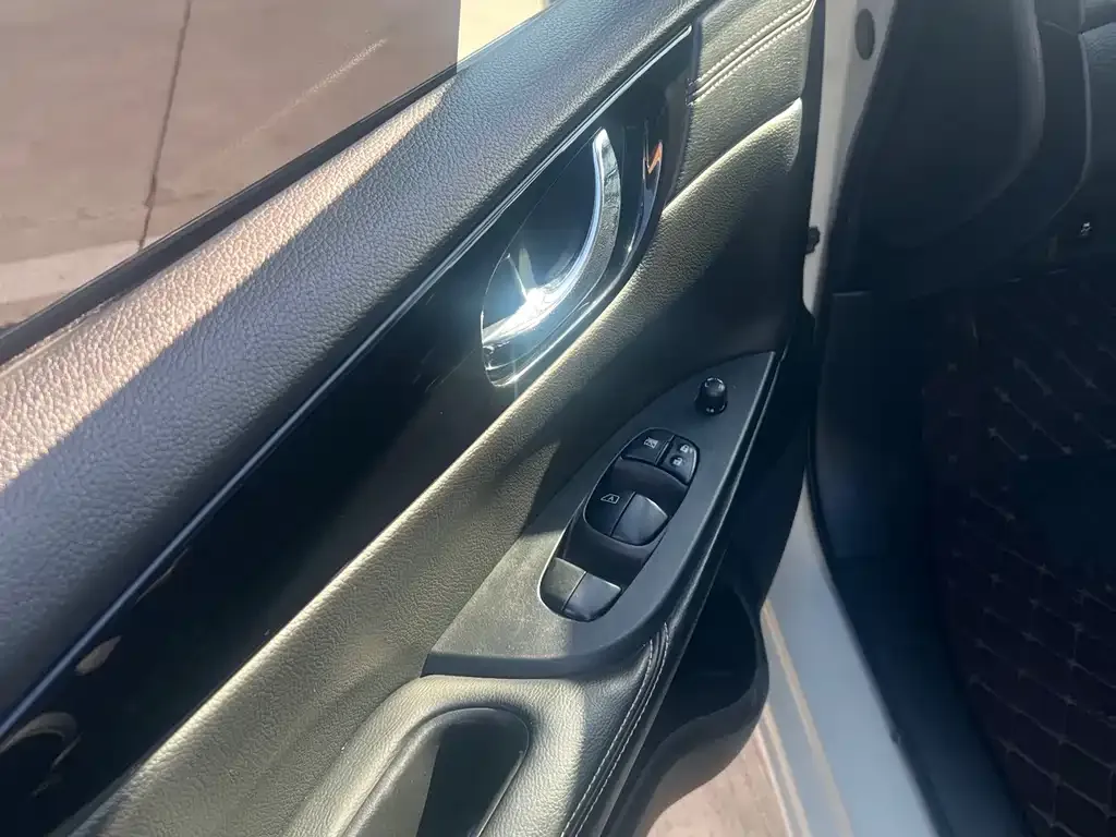 Nissan Tiida 2022 из CN, фото 8